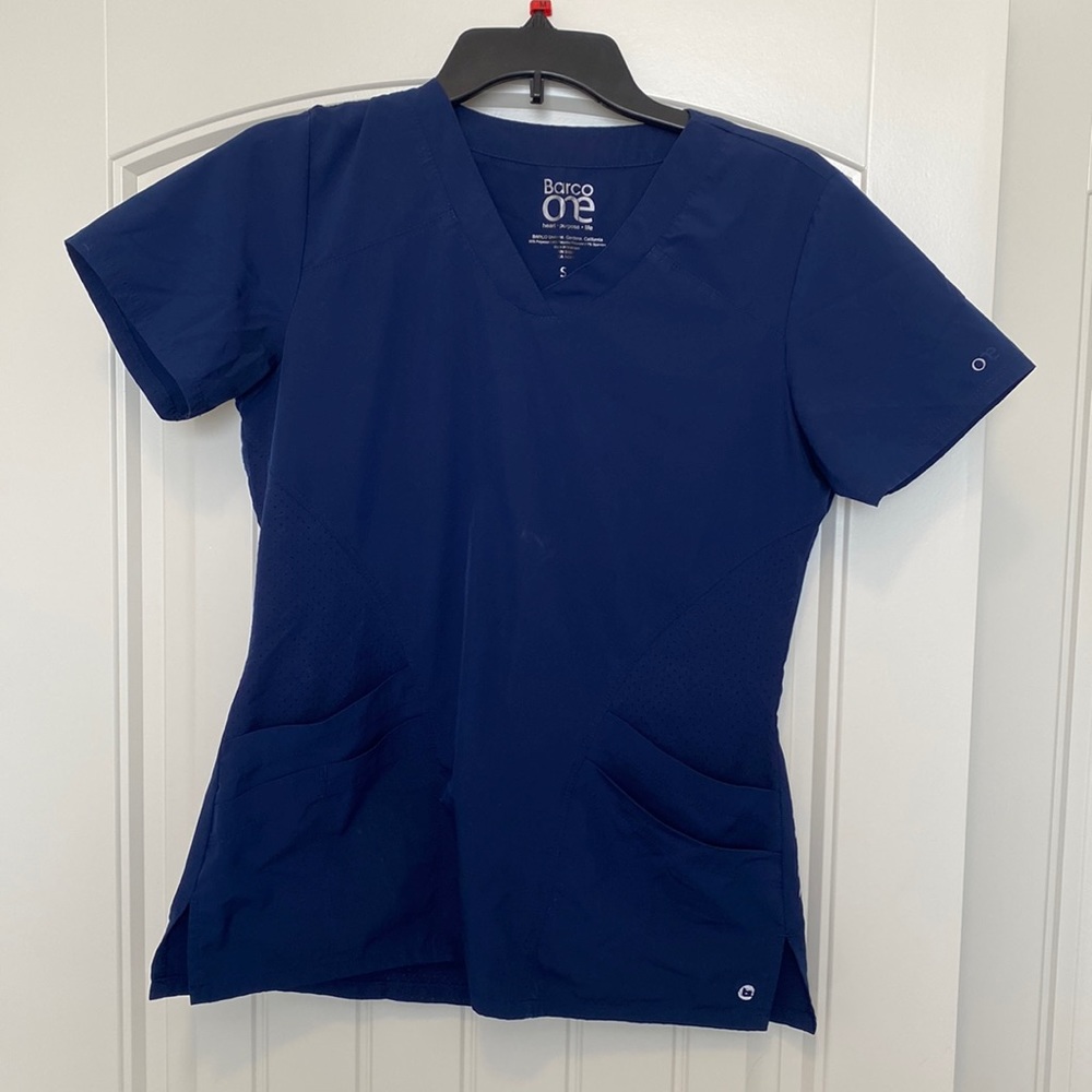 Barco One navy scrub set